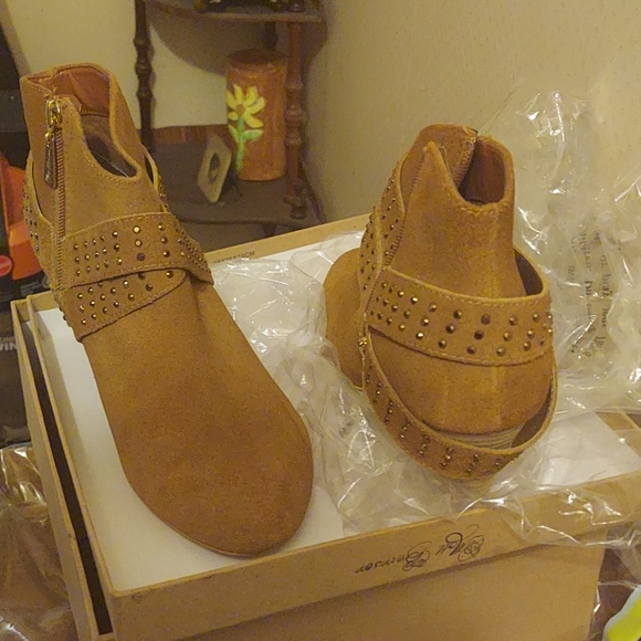 Matt Bernson Suede Booties - Picture 3 of 3